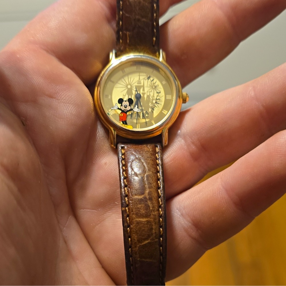 vintage Disney The Works Mickey Mouse 1991 Wristwatch Brown Leather / gold